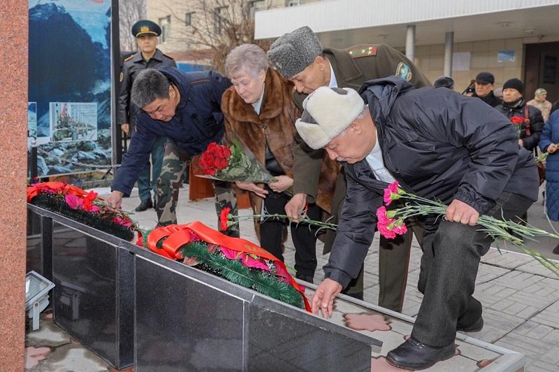 Мемориальную доску памяти «Кара майора» открыли в Алматы 