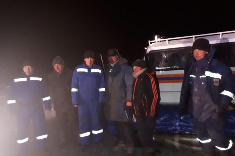 Четверых рыбаков сняли с льдины спасатели на озере Балхаш 