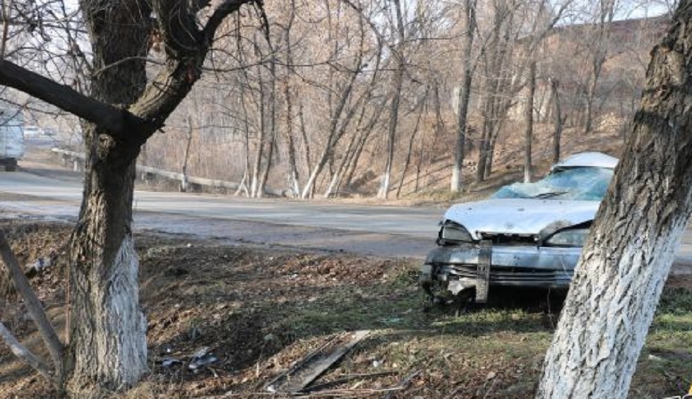 Жертва ДТП: машина вылетела с дороги недалеко от Алматы