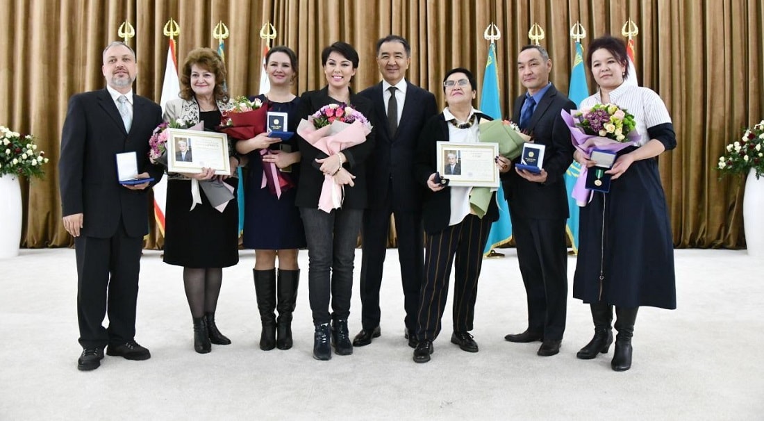 Бакытжан Сагинтаев вручил государственные награды за вклад в развитие Алматы 