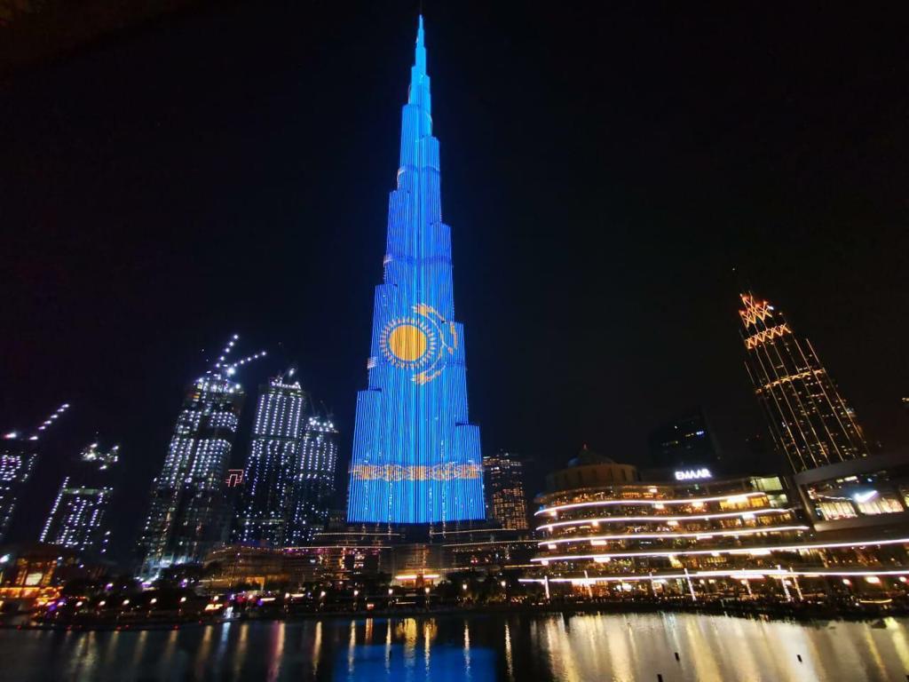 Бурдж Халифа в Дубае окрасился в цвет казахстанского флага