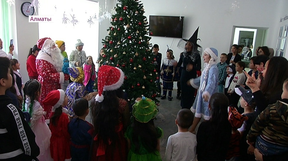 Новогоднее представление организовали в центре "Бакытты отбасы" Бостандыкского района
