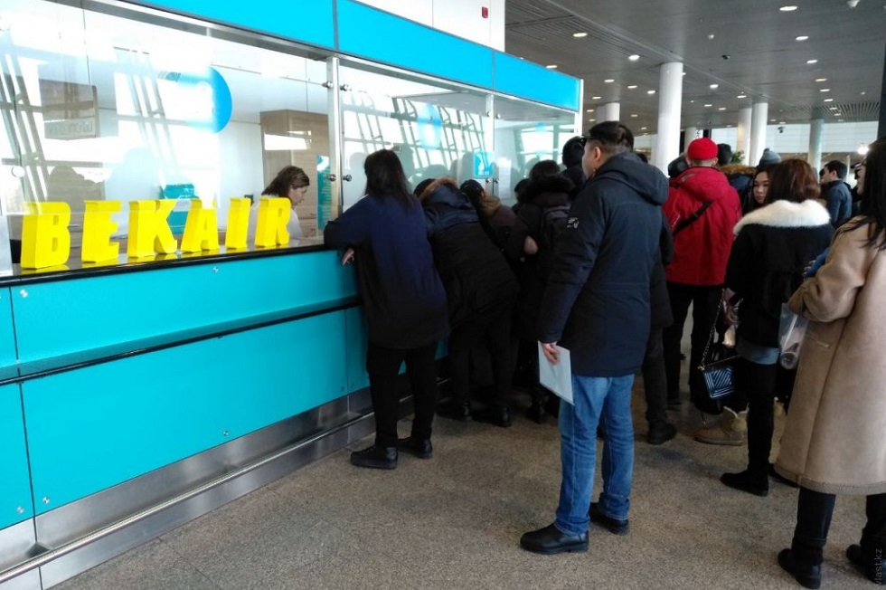 Пассажиры из Атырау не могут сдать билеты на рейсы Bek Air