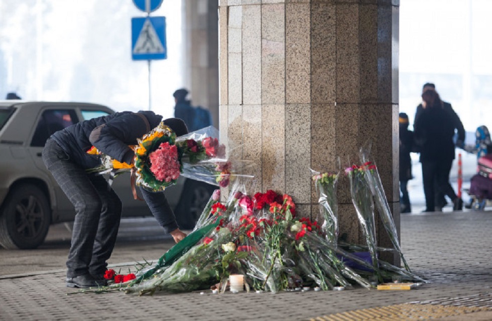 Полиция Алматы арестовала мужчину, унесшего цветы из аэропорта Алматы