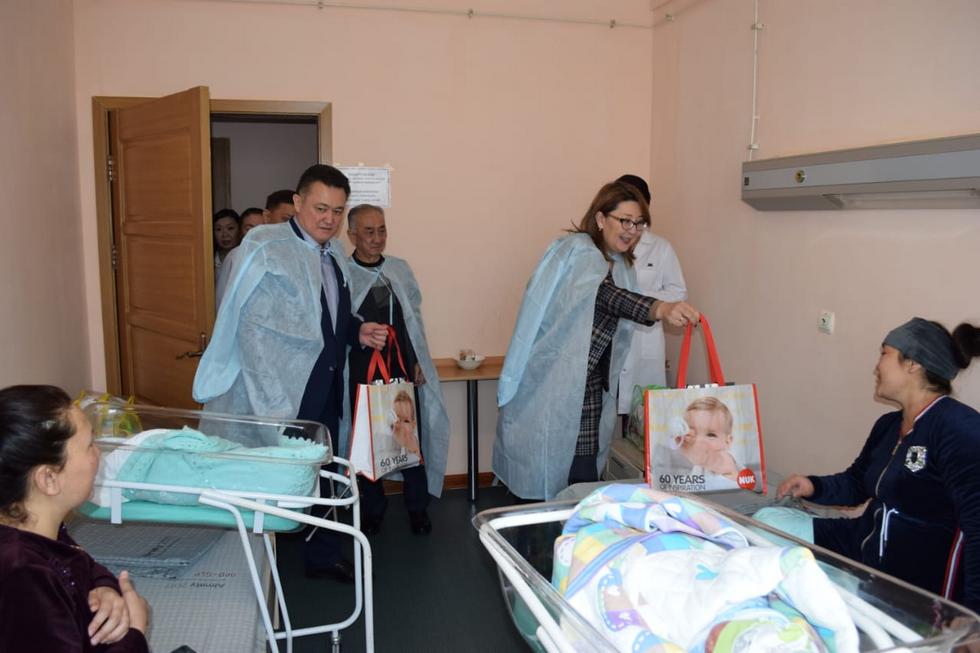 В новогоднюю ночь в Алматы  появилось 25 детей