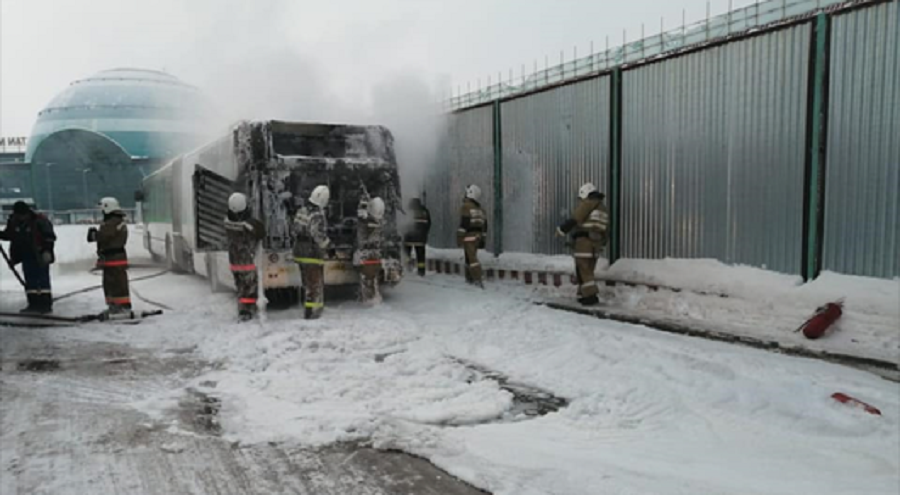 Автобус загорелся в аэропорту Нур-Султана