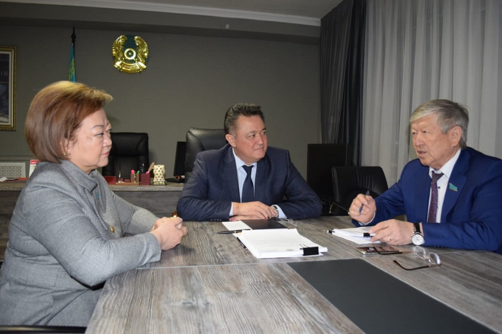Глава управления общественного здоровья Алматы доложил депутатам Сената и общественникам о ходе реализации ОСМС