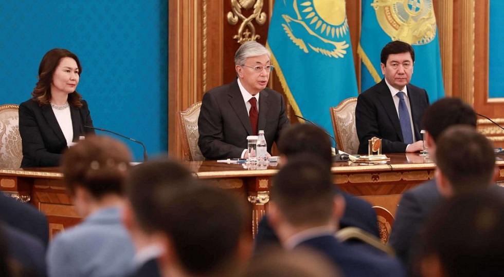 Госслужащих в Казахстане станет меньше - Токаев