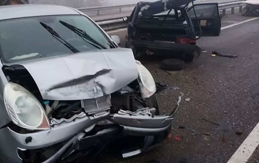 Массовое ДТП, есть погибшие: более 30-ти автомобилей столкнулись в России