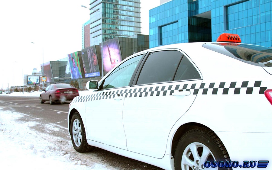 В Нур-Султане таксист оплатил свои штрафы забытыми в салоне деньгами пассажирки