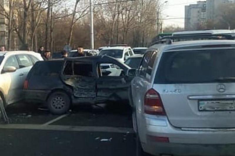 Массовое ДТП в Алматы: пострадало 8 машин и 3 человека