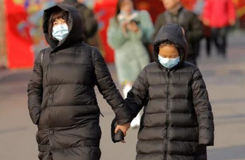 В Пекине раскупили все защитные маски в аптеках