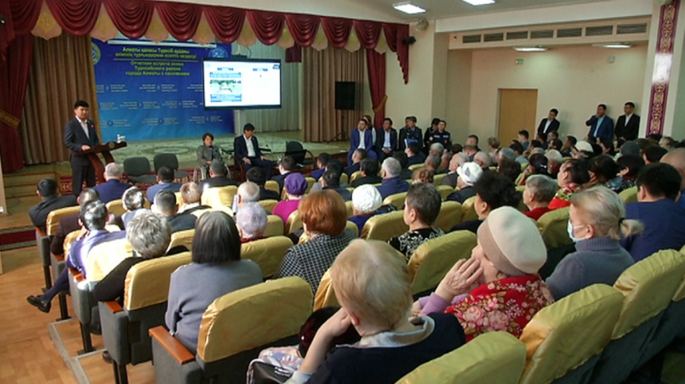 Жители Турксибского района рассказали о своих проблемах новому главе местной администрации