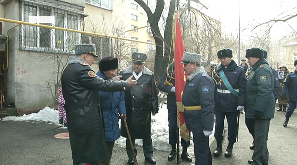 В одном из дворов Алматы состоялся торжественный марш Национальной гвардии 