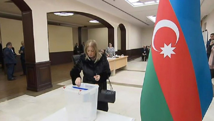 В Азербайджане стартовали внеочередные парламентские выборы