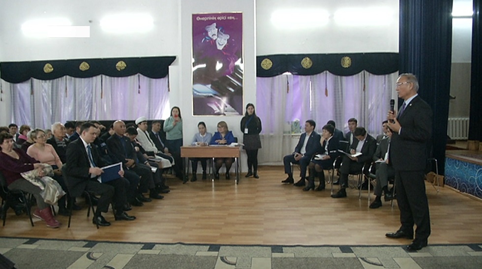 Встреча акима Медеуского района с населением прошла в микрорайоне Алатау