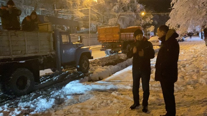 Бакытжан Сагинтаев проверил, как ликвидируют последствия снегопада в Алматы