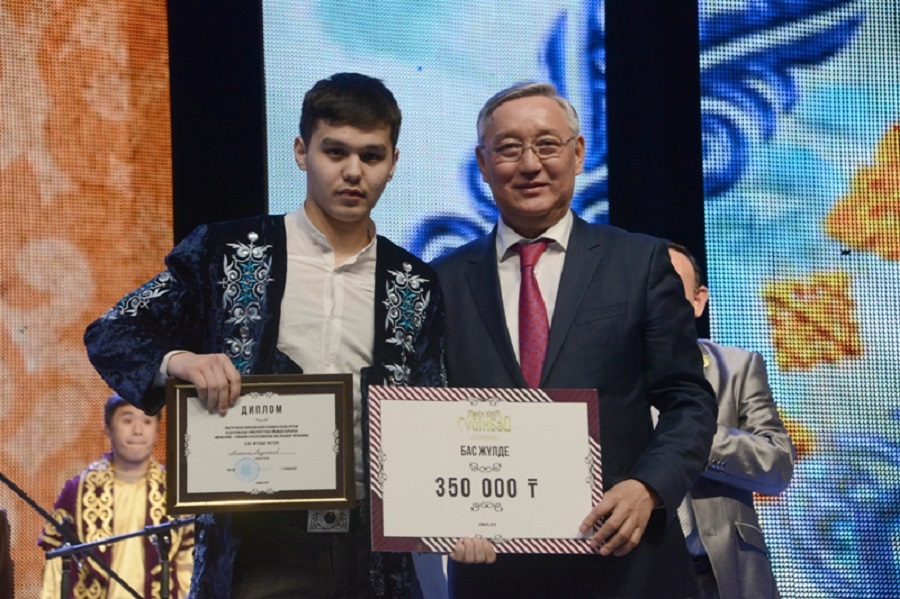 Айтыс состоялся среди студентов вузов Казахстана: в Алматы определили победителя 