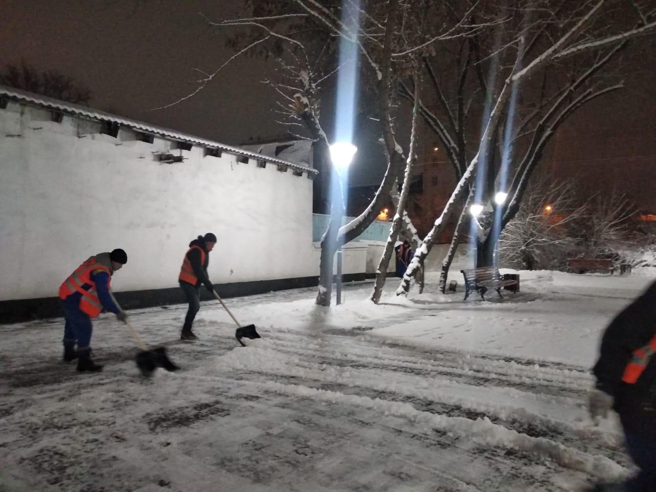 Коммунальные службы вывезли из Алматы 6446 м3 снега