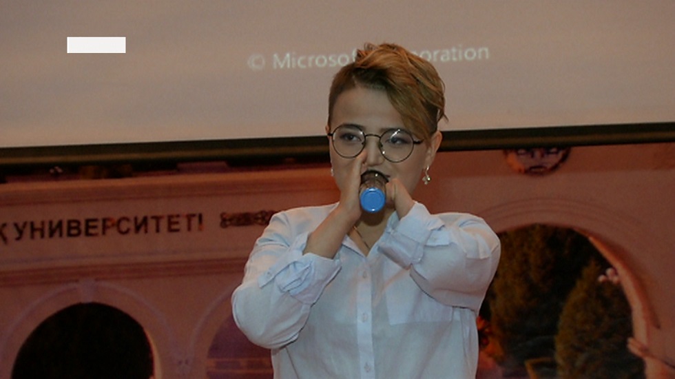 По стопам Ника Вуйчича: рожденная без кистей студентка из Алматы мечтает о большой сцене