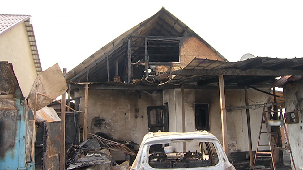 Многодетная семья из Алматинской области потеряла дом при пожаре