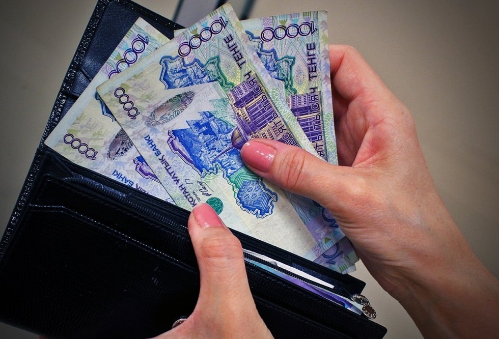 Половина казахстанцев зарабатывает меньше 112 тысяч тенге в месяц