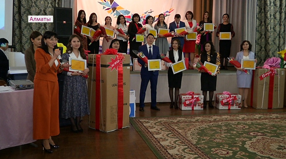 В алматинской школе-гимназии №15 определили кандидата для конкурса "Учитель года"