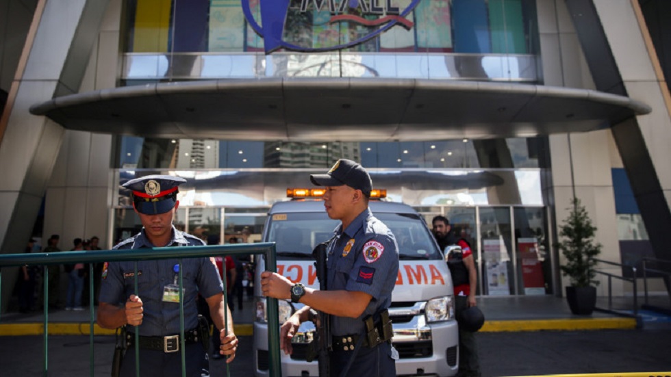 Мужчина взял в заложники 30 человек в ТЦ на Филиппинах