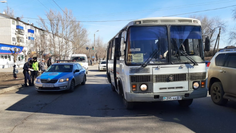 Автобус сбил школьника в Уральске
