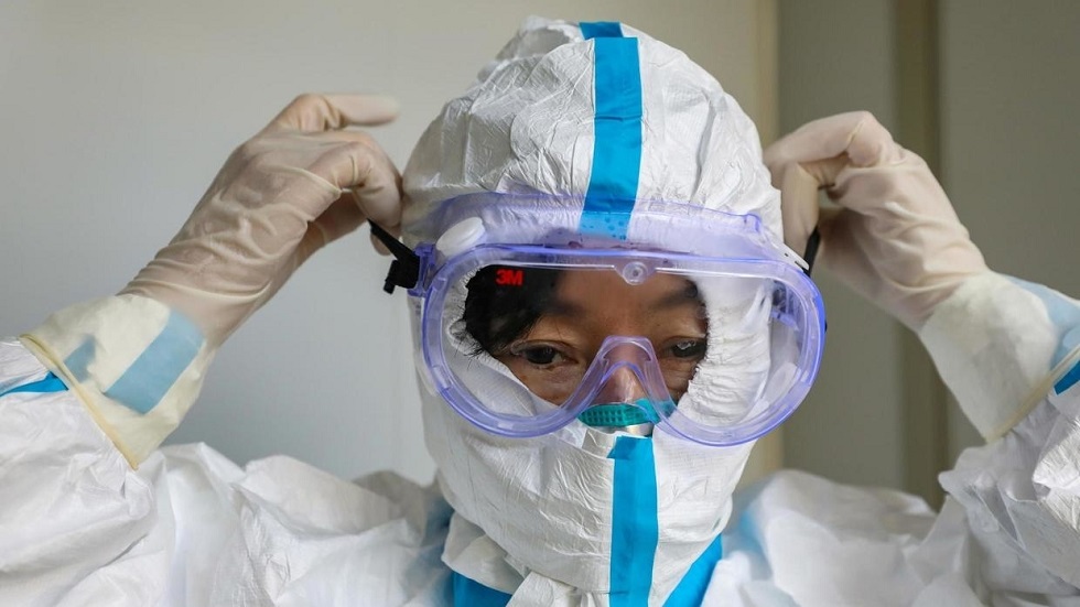 Врачи госпиталей Уханя выписывают последних больных и снимают маски