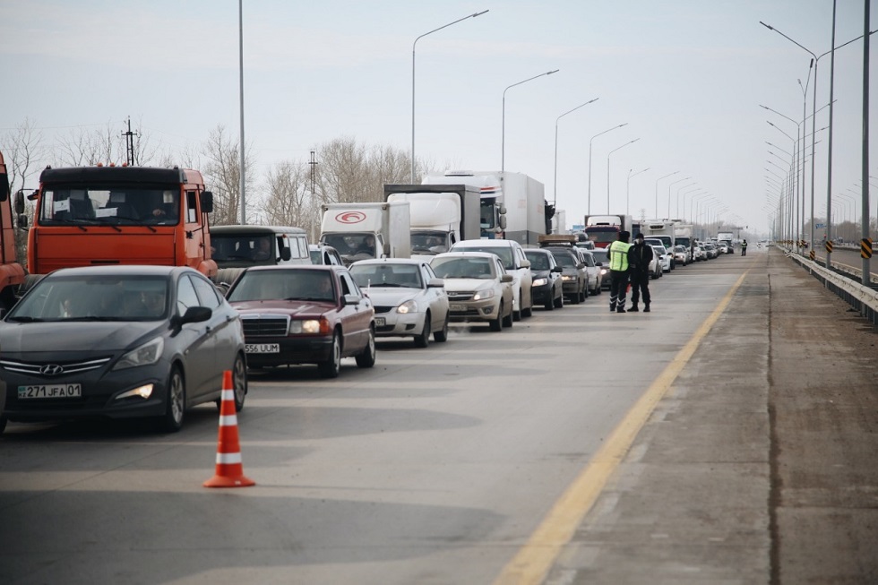 Частные извозчики, обещавшие объехать блокпост окольными путями, задержаны в Алматы