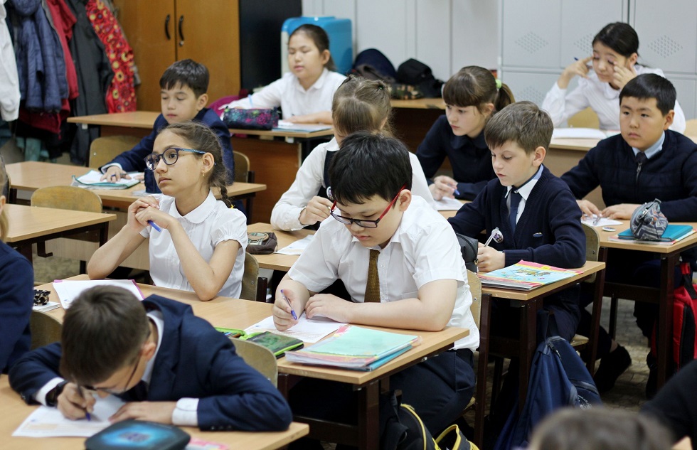 С апреля казахстанские школьники будут учиться дистанционно - Абаев