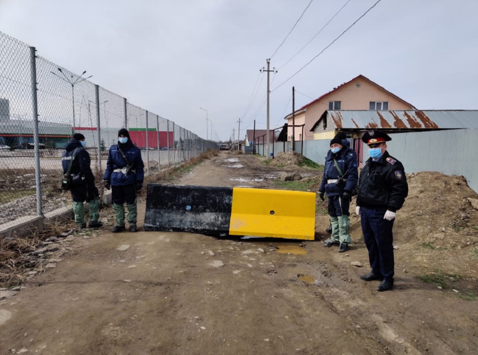 Алматы полициясы: Карантин аймағының периметрі бойынша 30 айналма жол жабылды