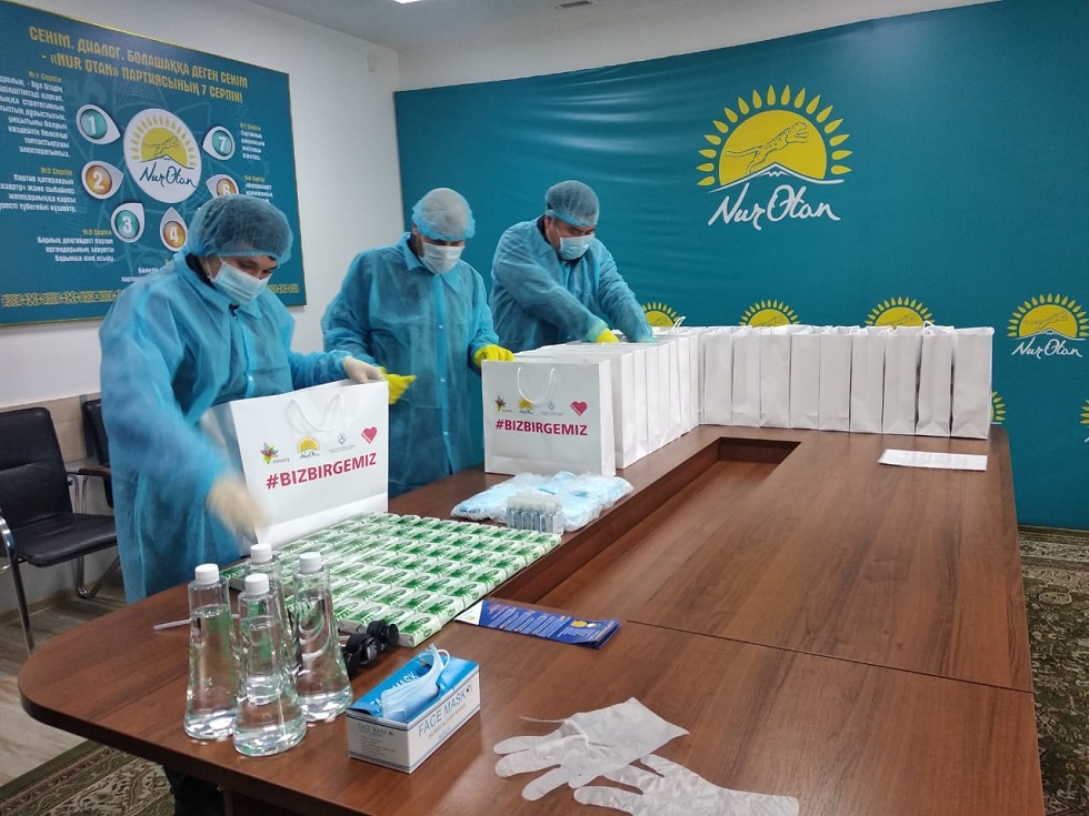Birgemiz: Алматыда ардагерлерге дезинфекциялық заттар таратылды