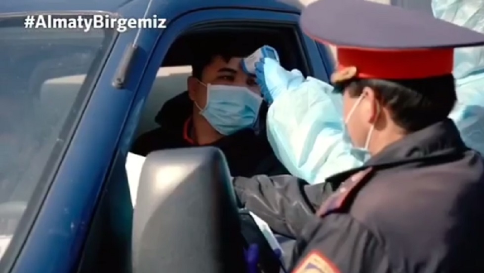 Аким Алматы поделился трогательным видео о работе стражей порядка и медиков