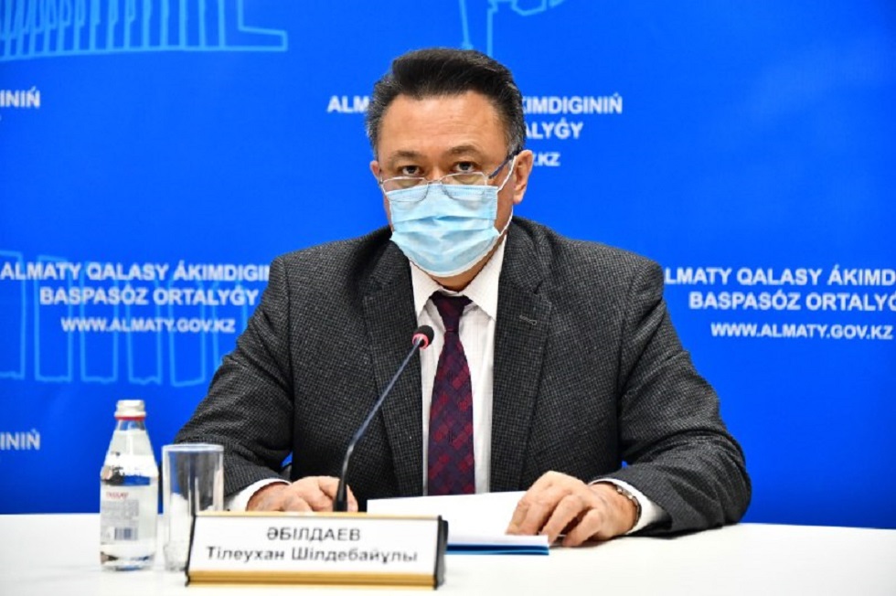 О состоянии зараженных COVID-19 жителях Алматы рассказал главный врач города