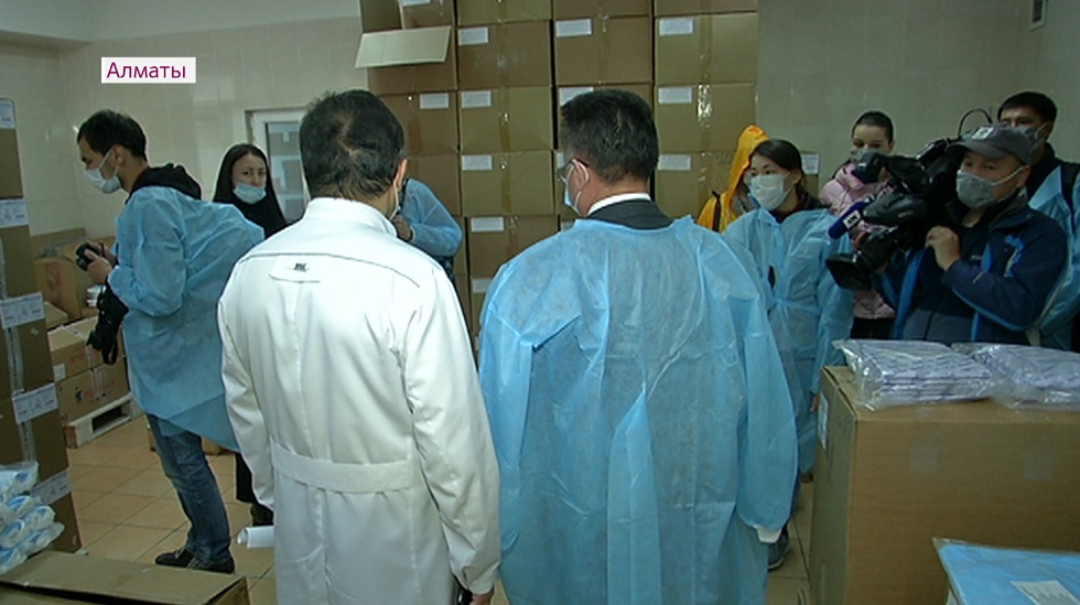 Масок и антисептиков хватает в больницах Алматы - горздрав