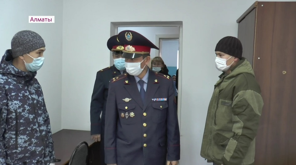 Полицейских Алматы перевели на казарменное положение