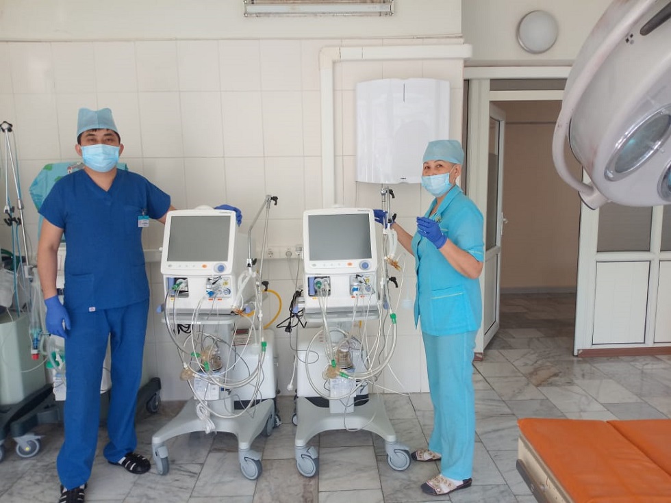 Алматыда Балалар жұқпалы аурулар ауруханасы жаңа 2 жасанды өкпе вентиляциясы аппаратын (ИВЛ) алды