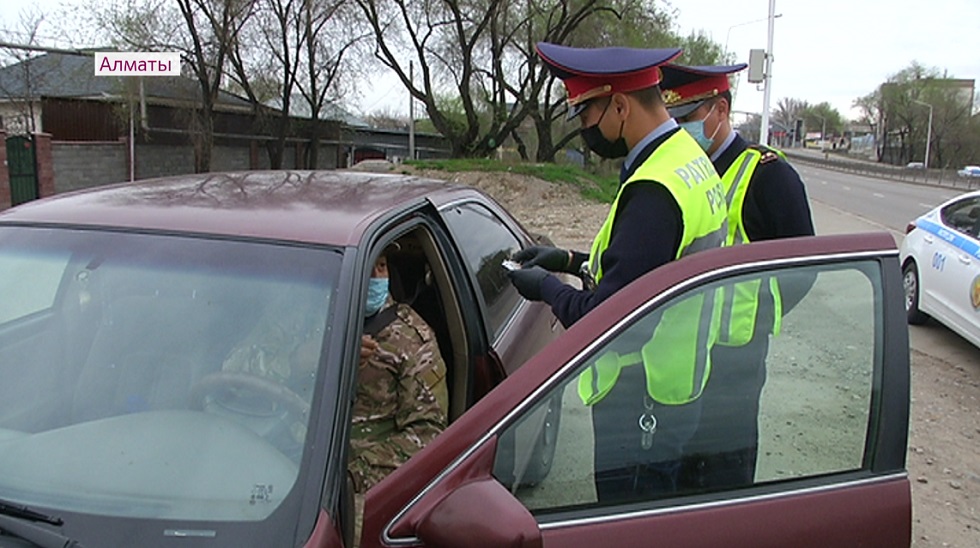 Соблюдение карантина: полицейские Алматы от предупреждений перешли к решительным мерам