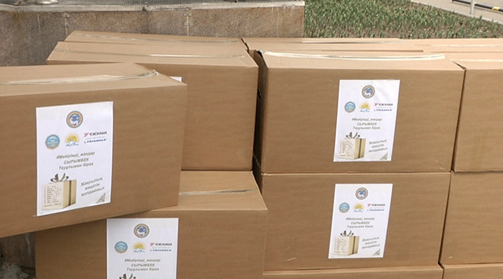 100 семей Ауэзовского района получили продуктовые корзины