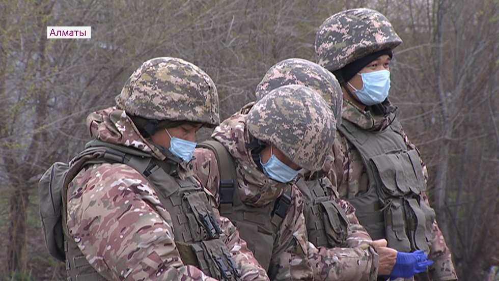 Больше 400 казахстанских военных миротворческих миссий охраняют безопасность Алматы в период карантина