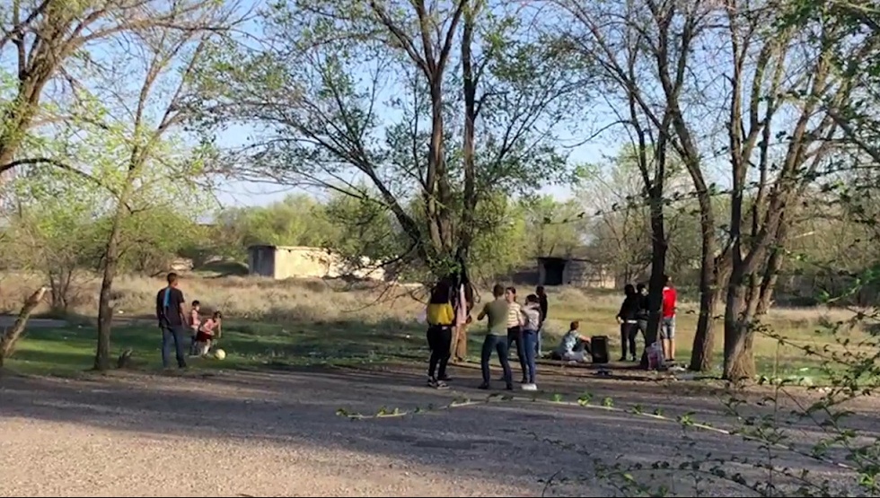 Пикник во время карантина: полицейские наказали жителей Капшагая