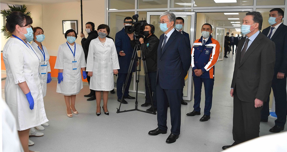 Касым-Жомарт Токаев посетил новую больницу для зараженных COVID-19 в Нур-Султане