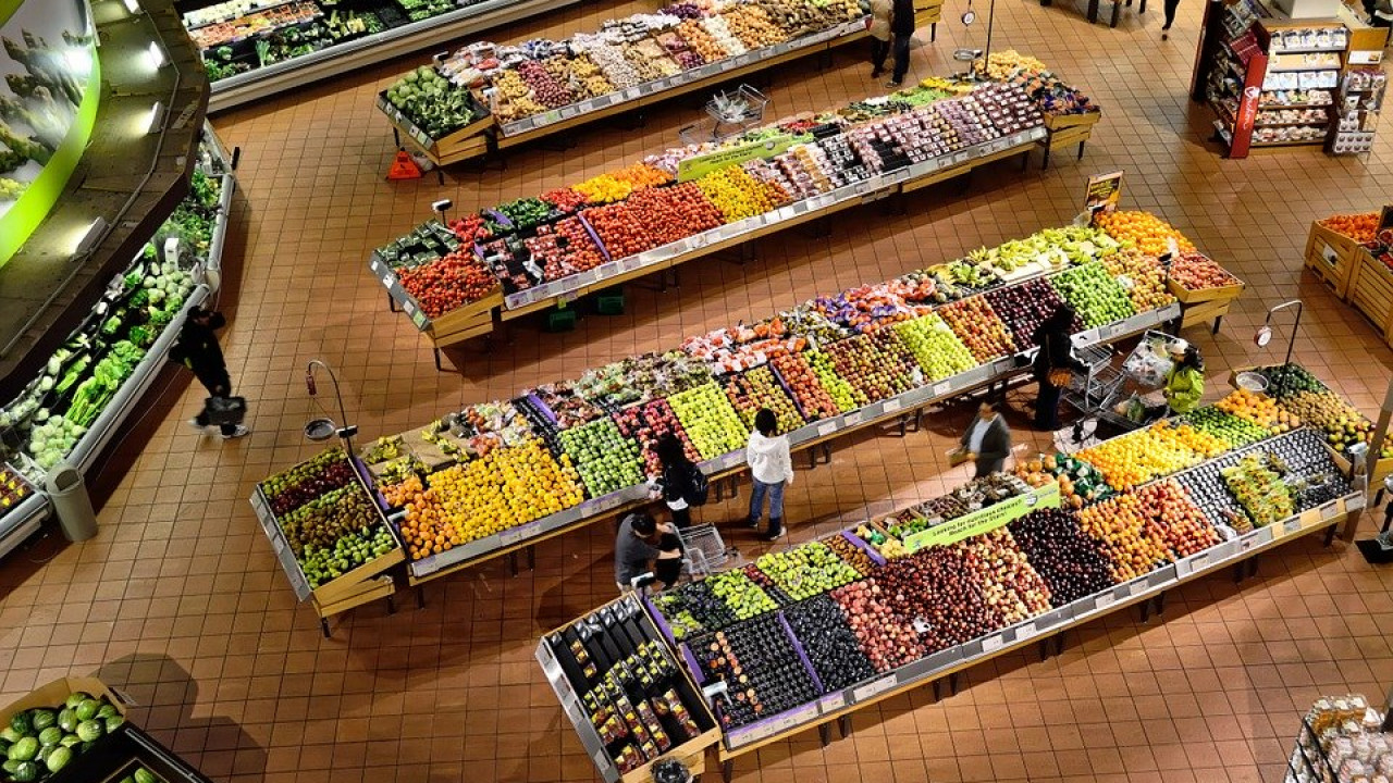 В столичных супермаркетах завышали цены в период ЧП
