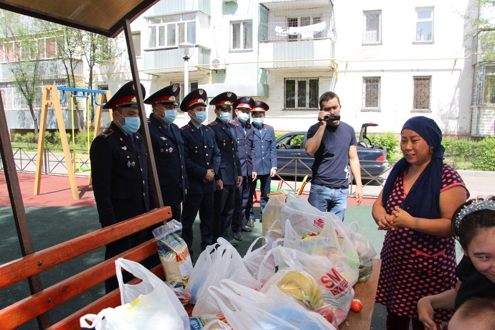 Многодетной семье с ребенком-инвалидом помогли полицейские Алматинской области