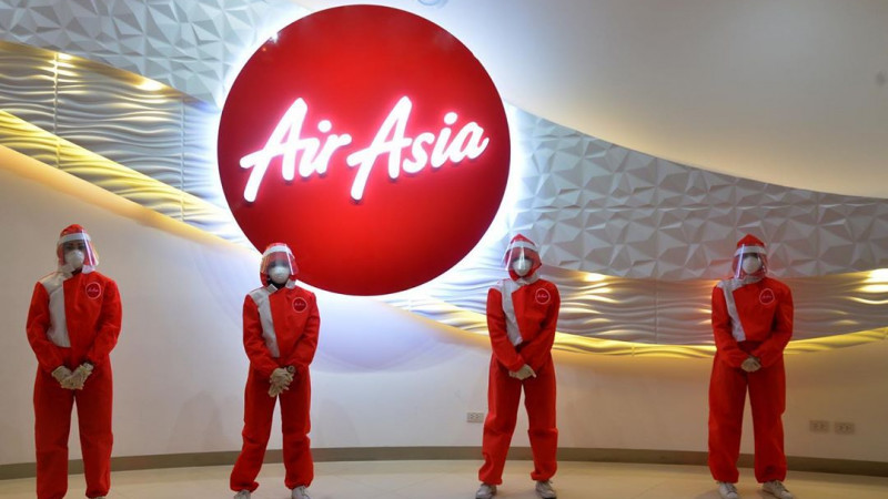 Air Asia представила антикоронавирусную форму для стюардесс