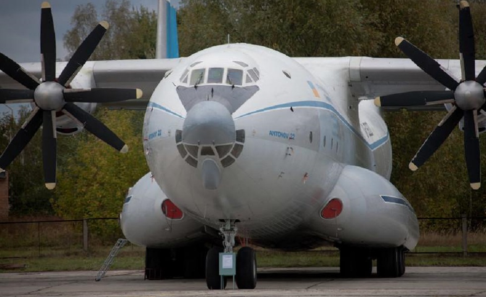 Турбовинтовой самолет Ан-22 "Антей", самый большой в мире, приземлился в Алматы
