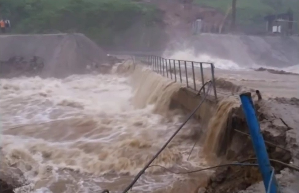 Наводнение и спасательные работы: почти 32 тысячи жителей Мактааральского района эвакуированы