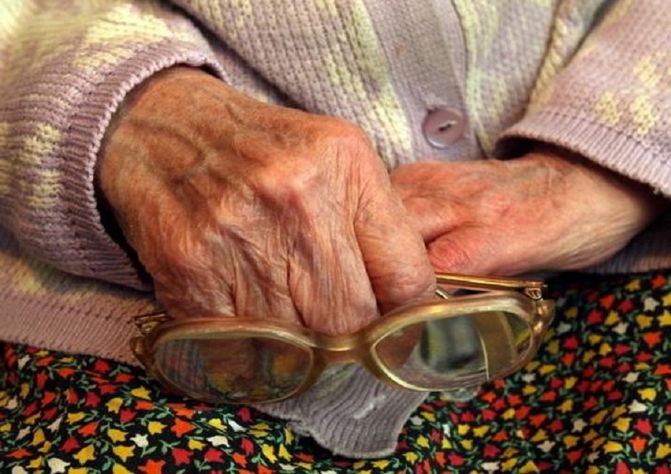 Бабушка донесла на внучку за кражу крупной суммы денег 